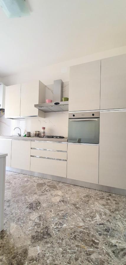 Angela'S Apartment. Elegant Two Bedroom House In Irsina Exterior photo