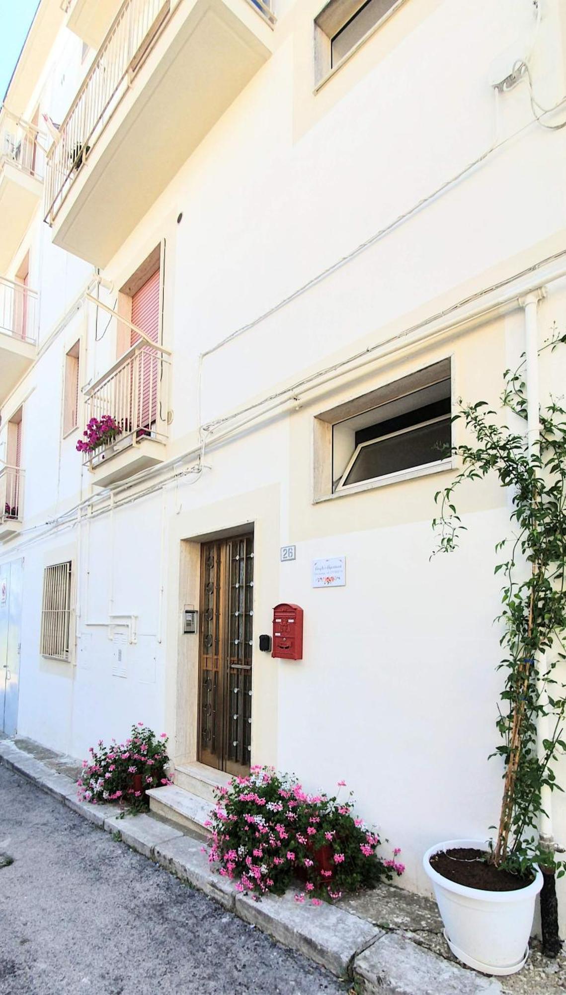 Angela'S Apartment. Elegant Two Bedroom House In Irsina Exterior photo