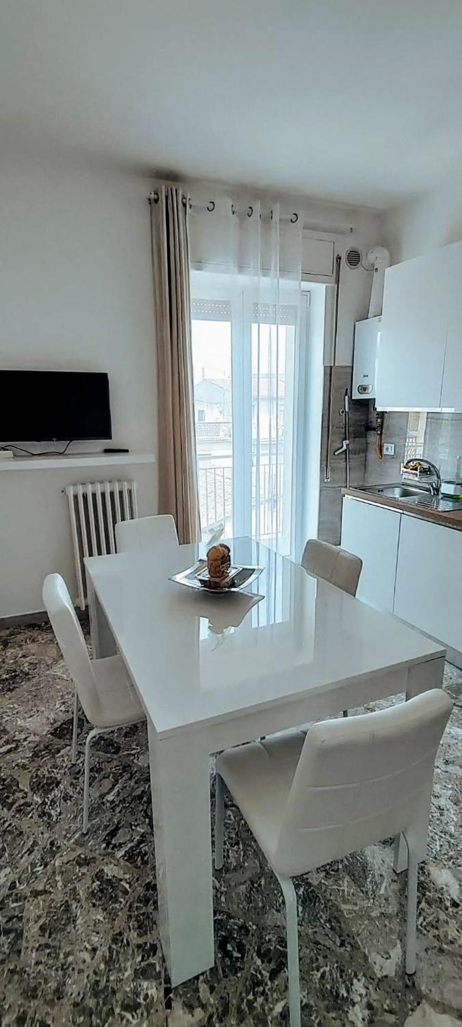 Angela'S Apartment. Elegant Two Bedroom House In Irsina Exterior photo